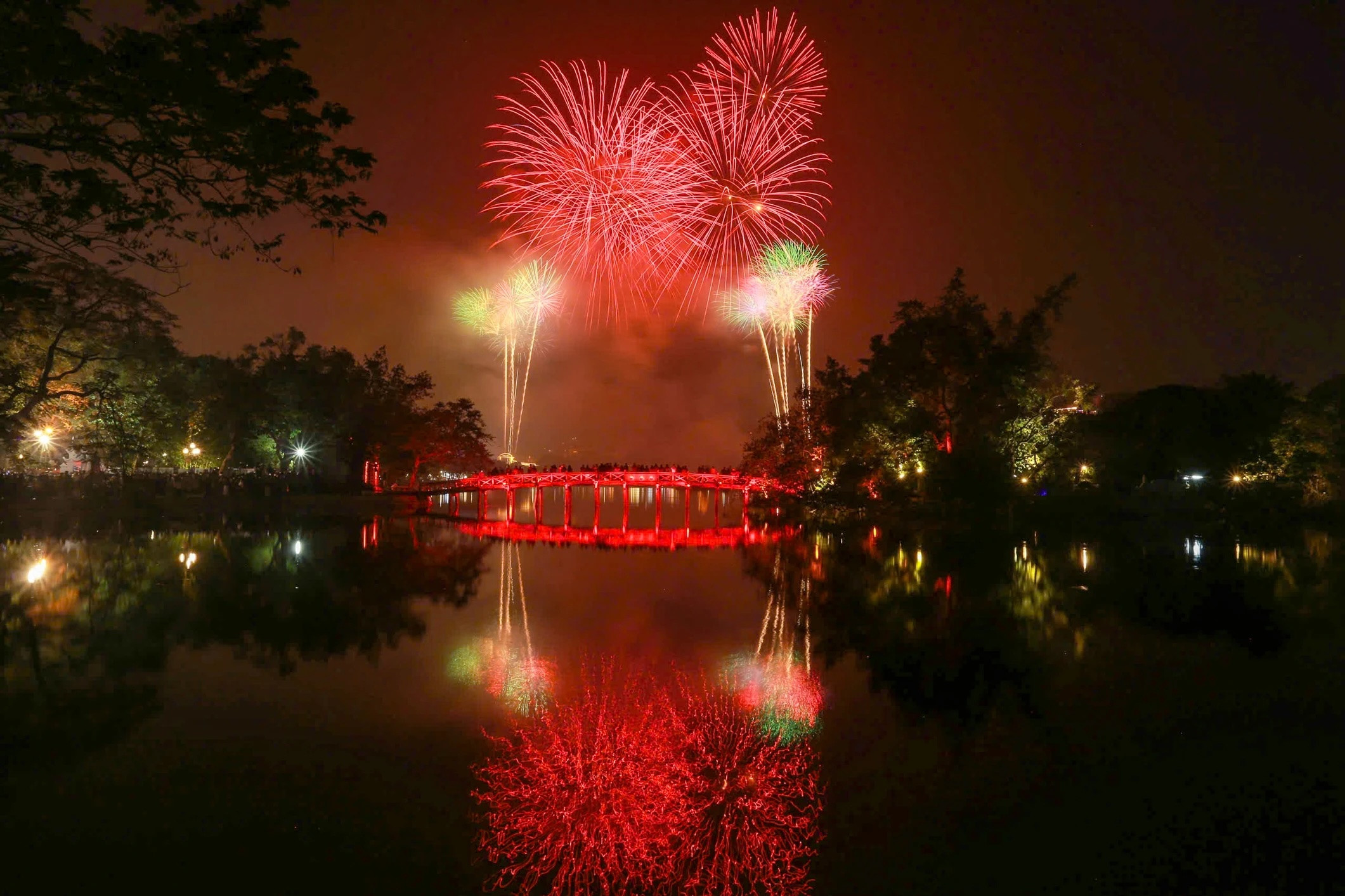 Nghỉ Tết Dương lịch 4 ngày, dân mạng người mừng, người lo 'nghỉ nhiều tốn tiền'