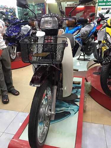 Honda Dream II 350 trieu, chua lan banh la