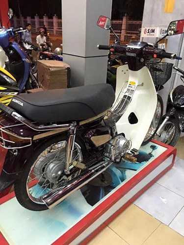 Honda Dream II 350 trieu, chua lan banh la
