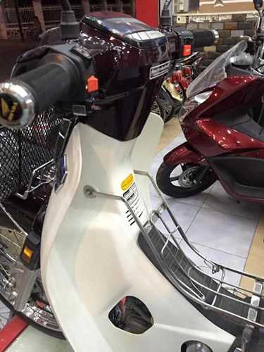 Honda Dream II 350 trieu, chua lan banh la
