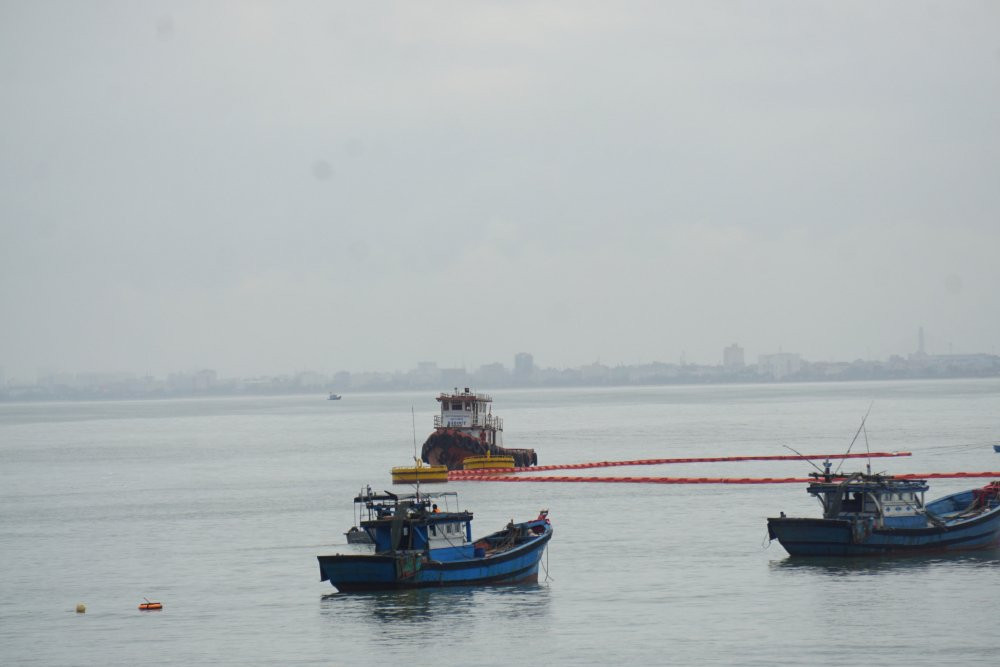 dam vao chan cau cang o Da Nang (1)