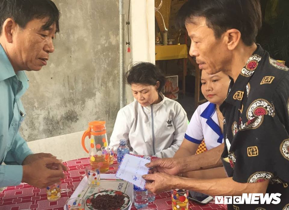 nam thanh nien xa than cuu nguoi