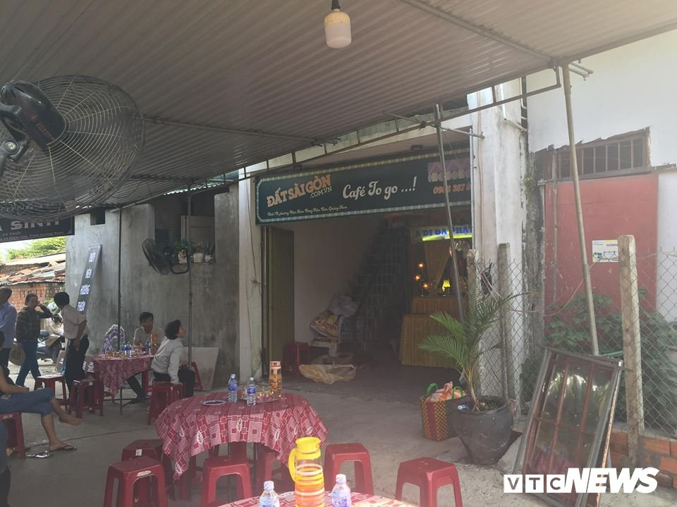 nam thanh nien xa than cuu nguoi 2 3