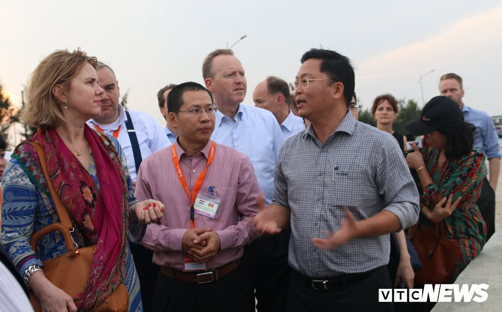 Quan chức và chuyên gia Hà Lan giúp Việt Nam cứu bờ biển Cửa Đại - 3