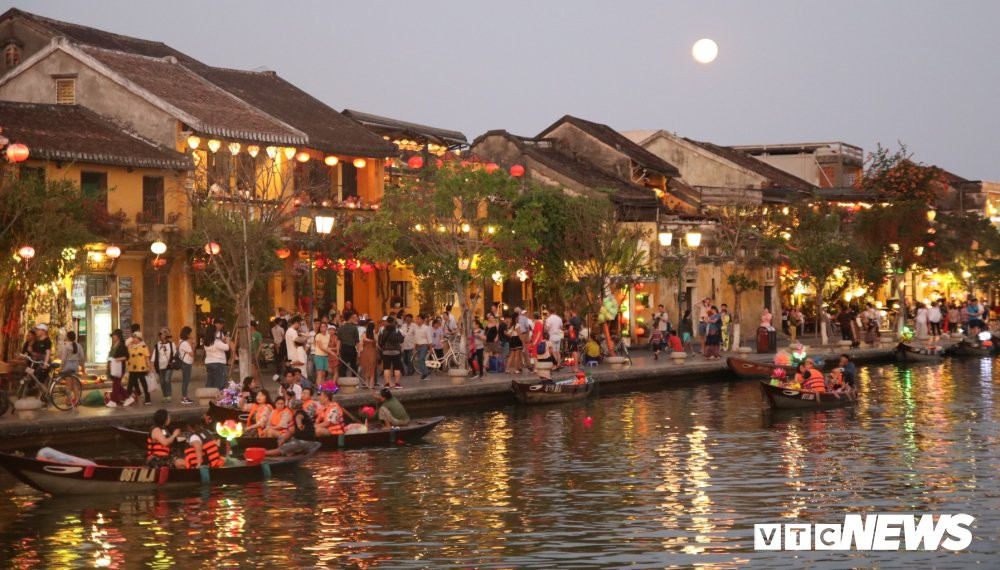 anh-Hoi-An-dep-tieng-on-hang-rong (4)