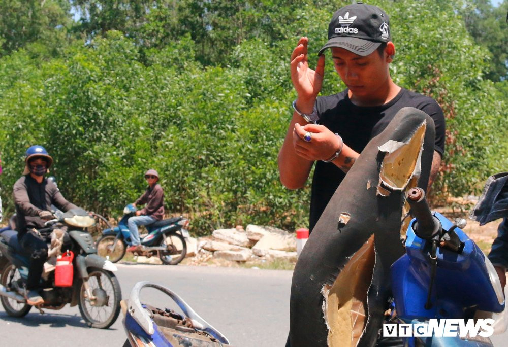 cuop-ve-chai-1735001