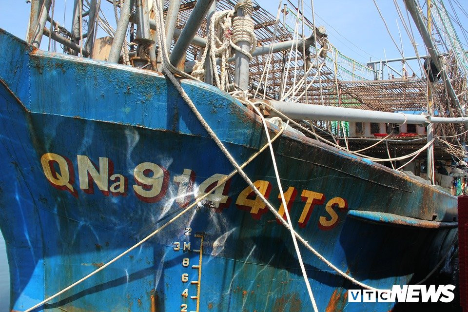 tau-ngu-dan-bi-cuop (1)