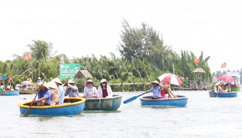 10 Rung-dua-Bay-Mau 10 16