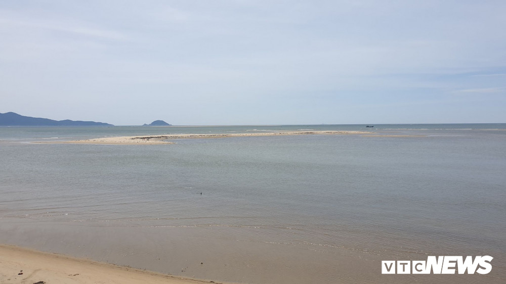 Đảo cát thứ 2 ‘mọc’ giữa biển Cửa Đại từ bao giờ? - 1