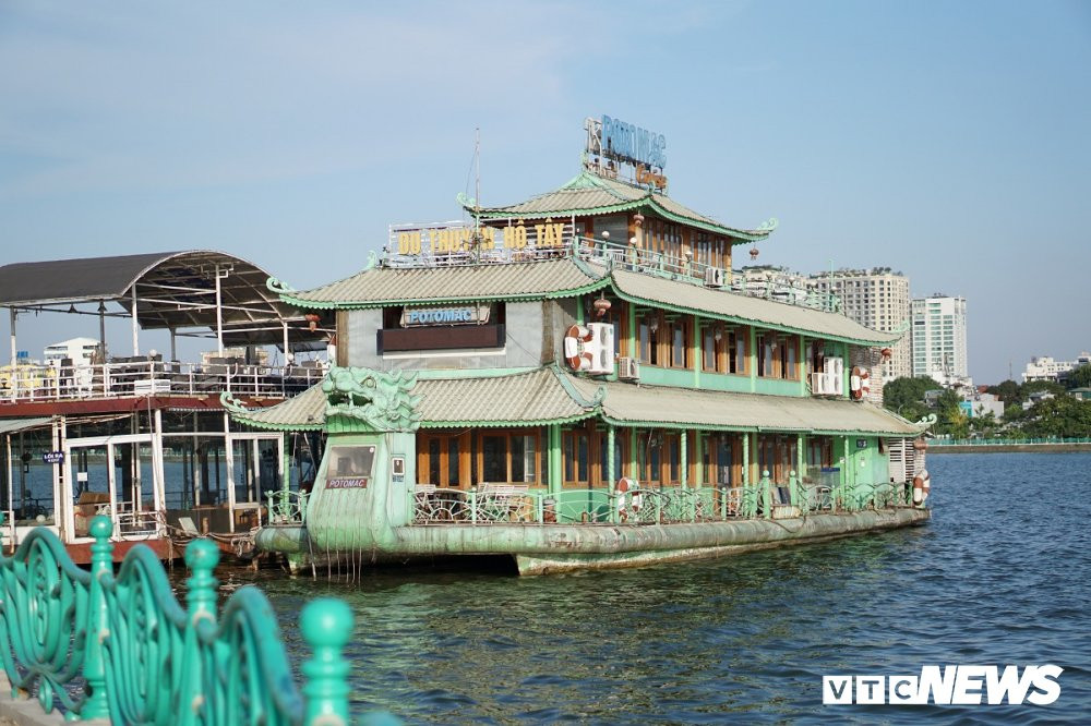 ben-du-thuyen-ho-tay 8