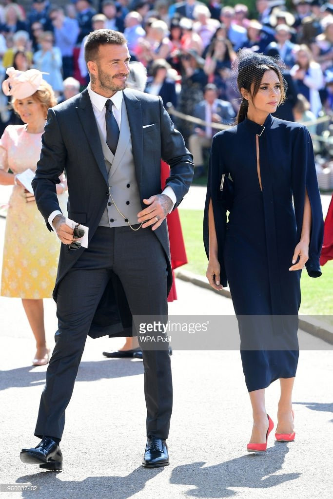 Le cuoi Hoang tu Harry: Vo chong Beckham va dan sao den chuc mung hinh anh 3
