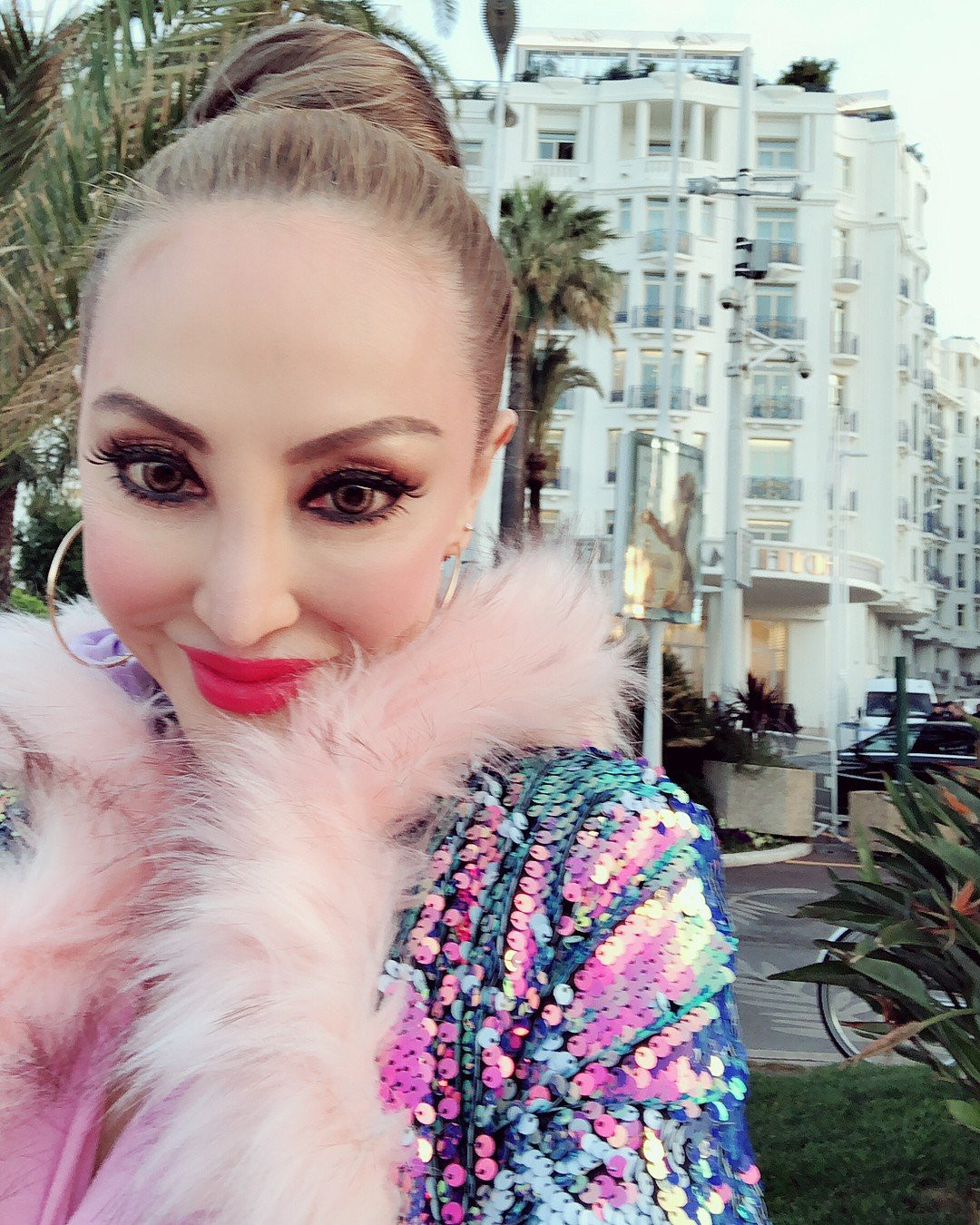 Hình ảnh hiếm hoi khoe ngực ngồn ngộn của Thảm họa thẩm mỹ Hồng Kông tại LHP Cannes - Ảnh 2.