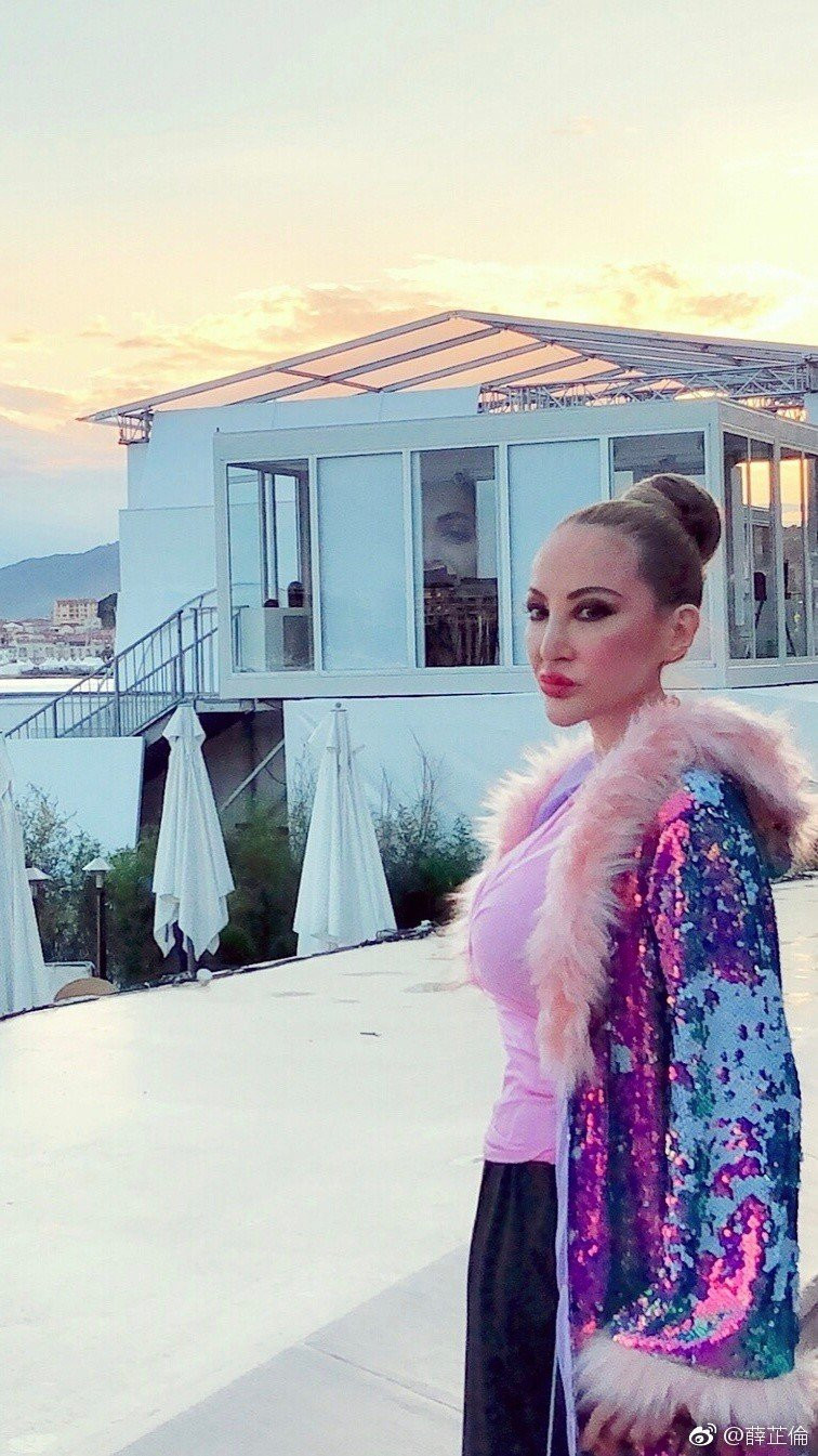 Hình ảnh hiếm hoi khoe ngực ngồn ngộn của Thảm họa thẩm mỹ Hồng Kông tại LHP Cannes - Ảnh 3.