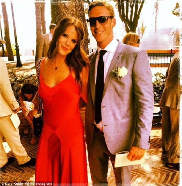 4c8e261a00000578-5762169-partytimekarapicturedwithamalecompanionisaneventsplan-a-531527081265646-15271683807251651486810-0102451 5