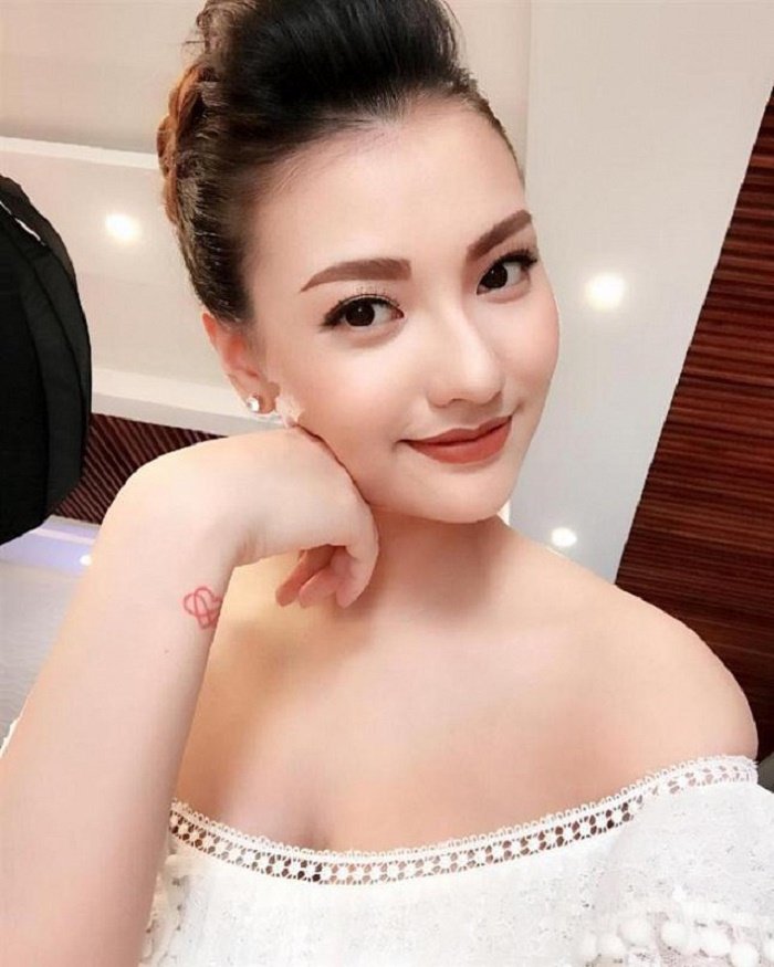hong-que-phu-phang-tu-choi-chung-giuong-voi-bo-cua-con-gai-5bc74a 7