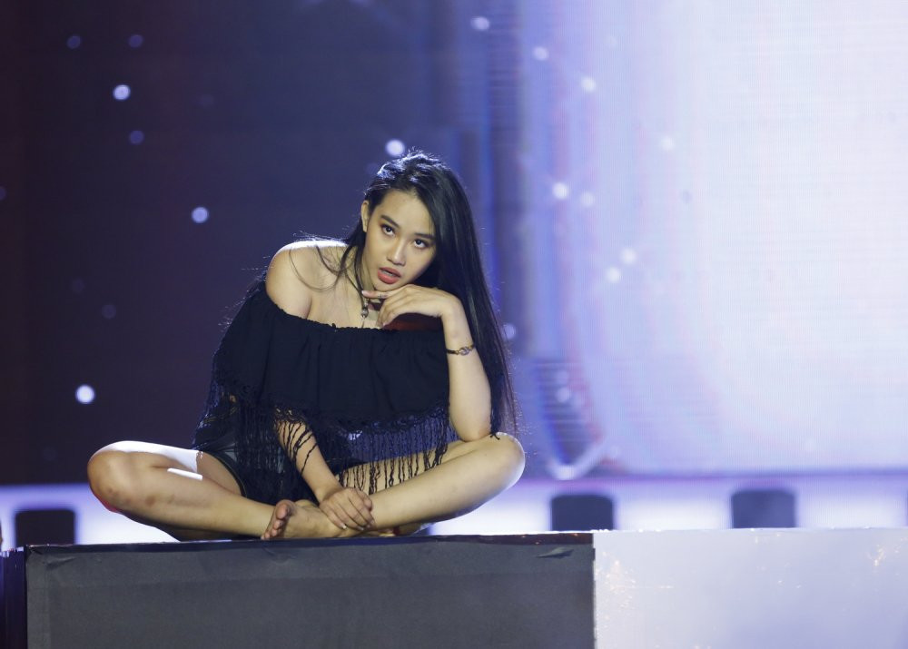 1. Thi sinh Song Ngu (16)