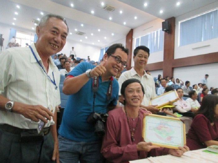 hoai-linh-di-thi-cay-canh-2-ngoisao.vn-w686-h515 3