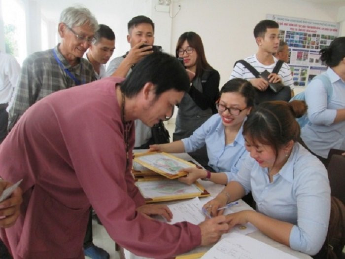 hoai-linh-di-thi-cay-canh-3-ngoisao.vn-w686-h515 5