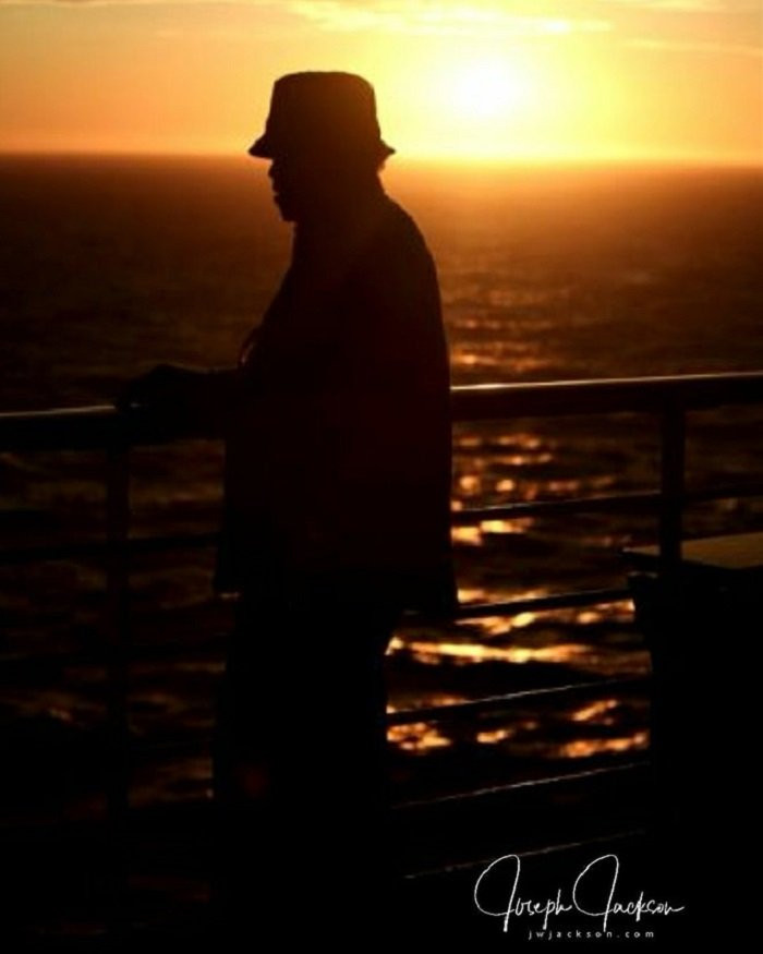 dgfkliwwkaeu44y-1118421 4