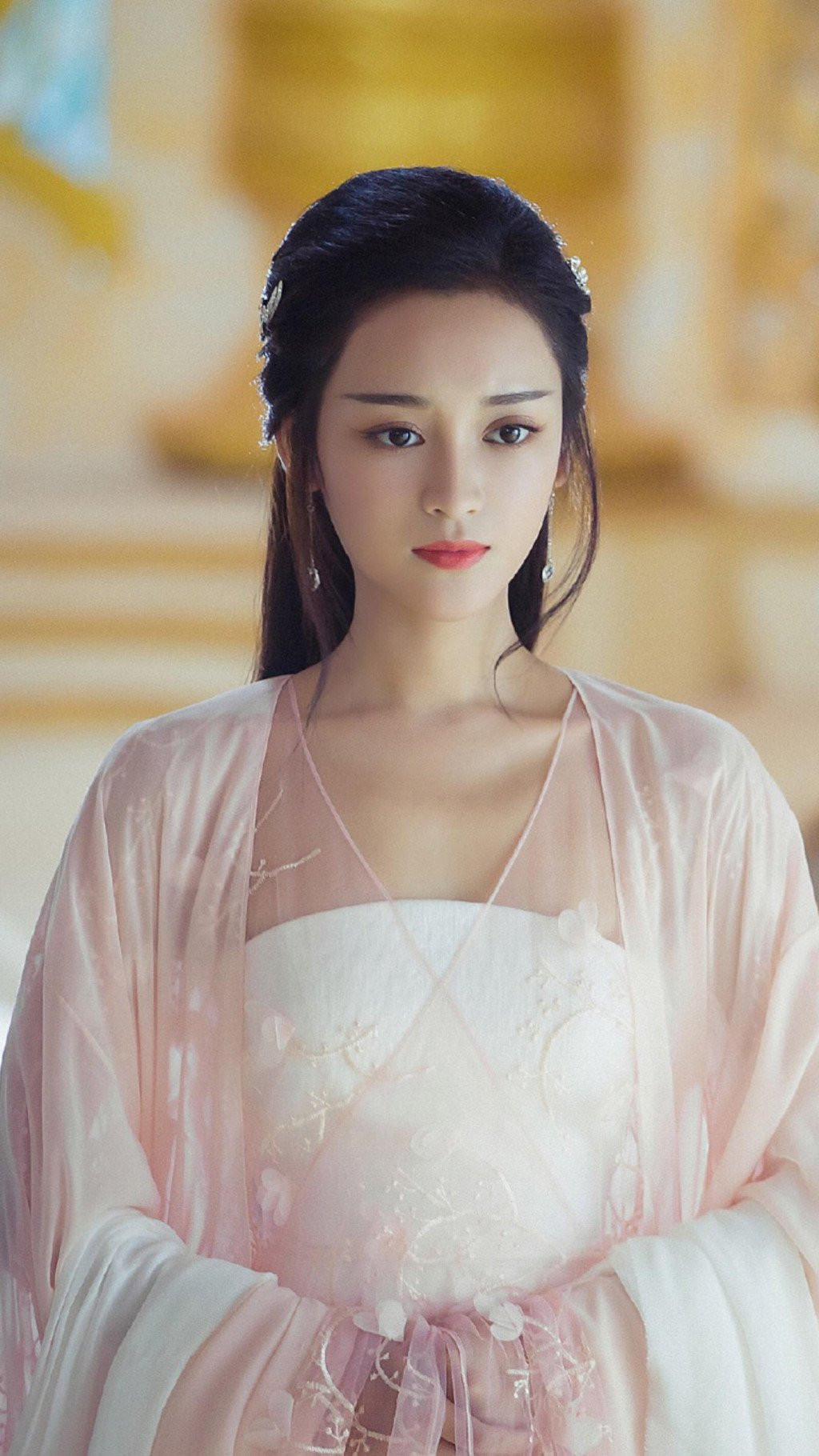 Nhan sac sao tre Trung Quoc chua noi tieng da bi tay chay hinh anh 1