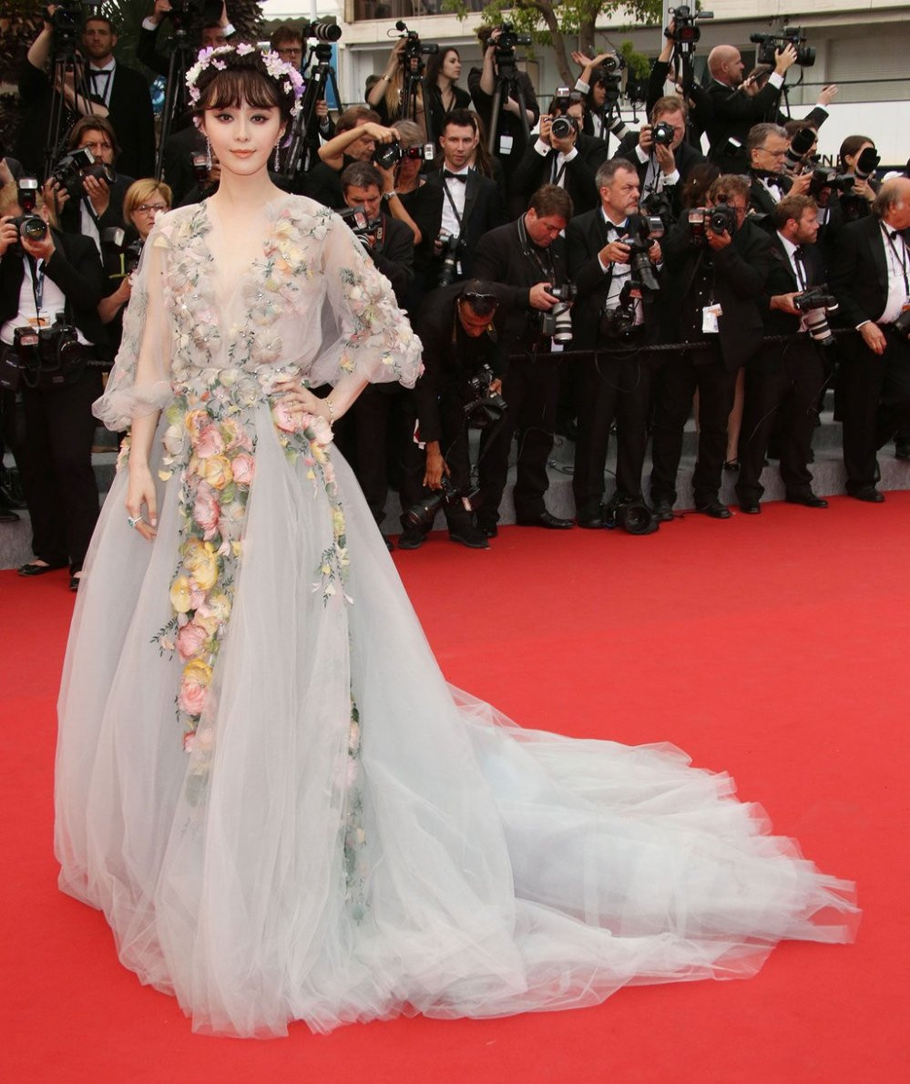 591cd9748bf17-fashion-2015-08-fan-bingbing-marchesa-dress-cannes-2015-main 5