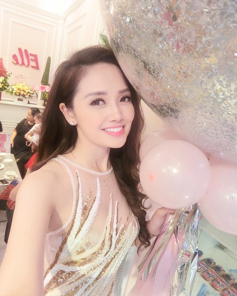 Sự thật tin đồn MC Ngọc Trang bỏ tình đồng giới để yêu đại gia-4