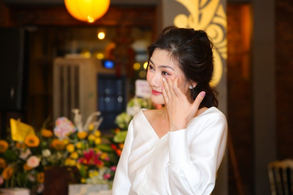 Ngoc Lan khoc khi xem clip fan khap noi chuc mung sinh nhat (9) 3