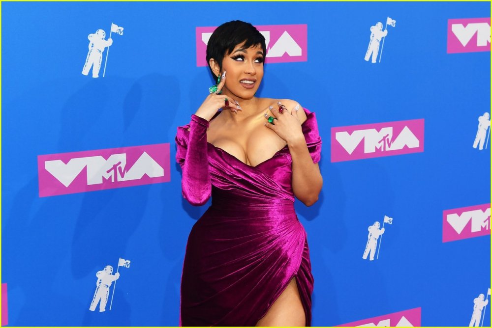 cardi-b-mtv-vmas-2018-red-carpet-01-15348108118551426441013 7
