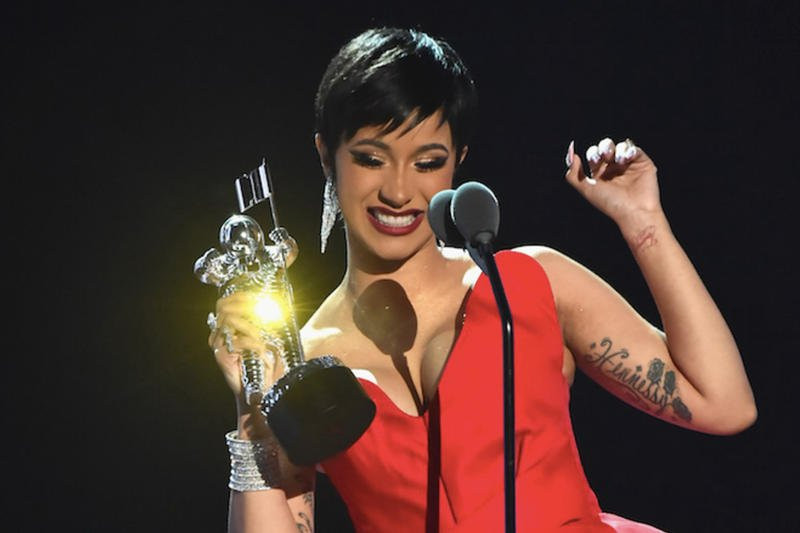 https_%2F%2Fhypebeast.com%2Fimage%2F2018%2F08%2Fcardi-b-2018-vmas-best-new-artist-speech-video-1 3