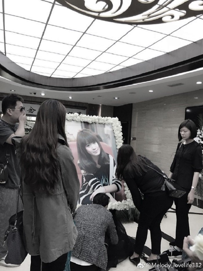 4bd7d77agy1fj1sok98x5j21f01w0b2a-1535010944239286877348