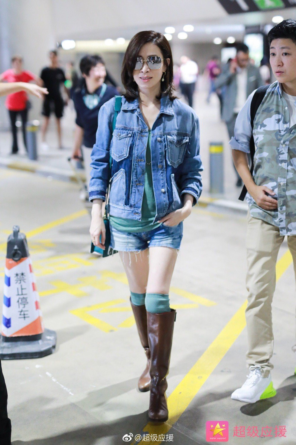 Nhàn Phi Xa Thi Mạn khoe nhan sắc lão hoá ngược khó tin ở tuổi 43 - Ảnh 4.