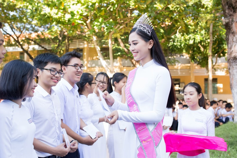 tieu vy ve tham truong cu (4) 3