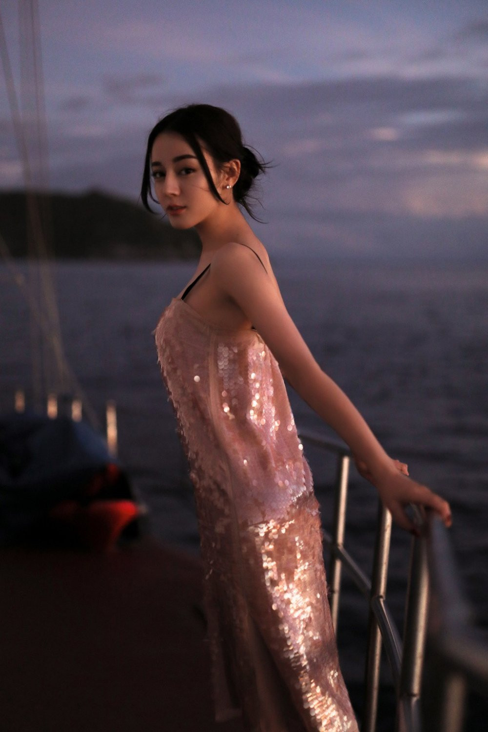 nhan sac dich le nhiet ba (2)