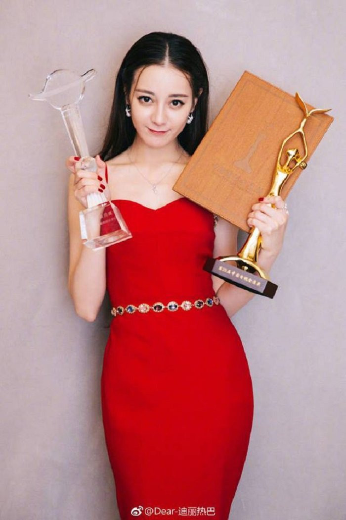 dich le nhiet ba gay tranh cai (2) 6