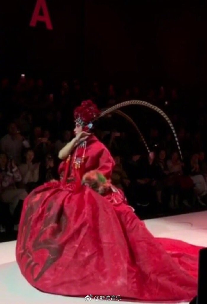 nhi thai tran chi bang phan cam (1)