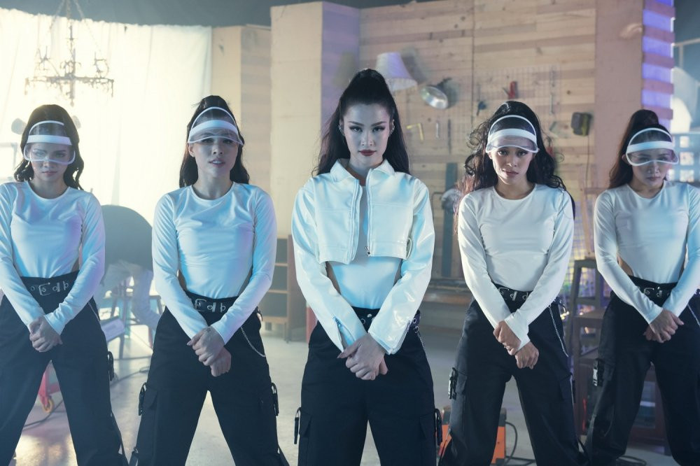 MV xin loi anh qua phien cua Dong Nhi (2)