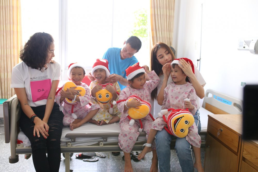 ngo thanh van tham benh nhi (4)