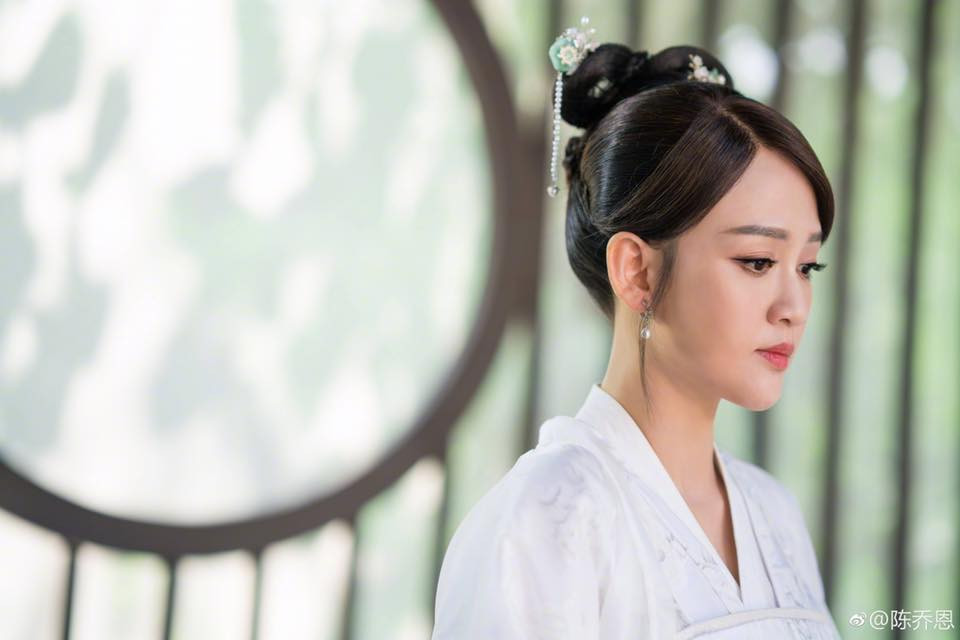 tran kieu an doc co hoang hau (1)