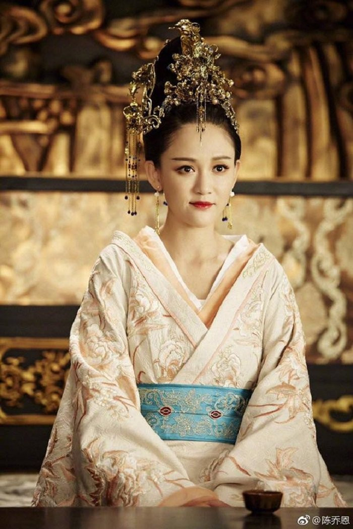 tran kieu an doc co hoang hau (8) 9