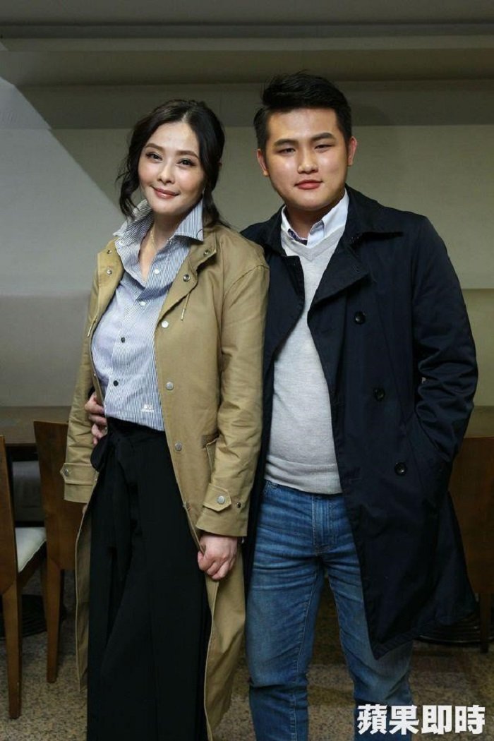 vo chong lech tuoi trong showbiz (11) 5