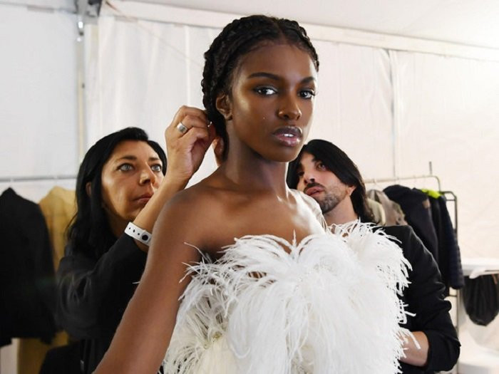 thien-than-noi-y-the-he-moi (1)