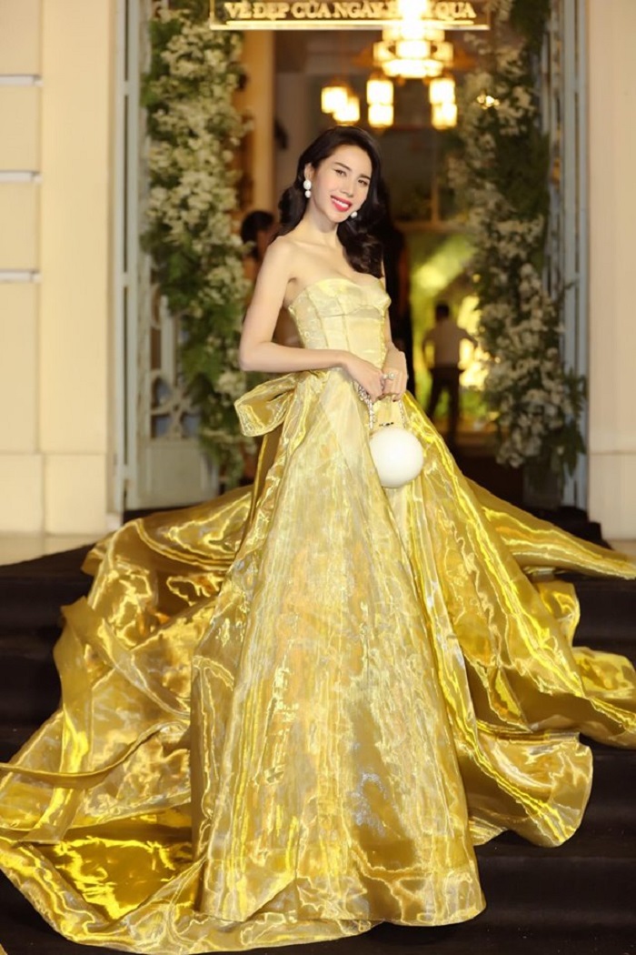 Hoa hậu Phí Thùy Linh đọ sắc bên Thanh Hương 'Quỳnh búp bê'