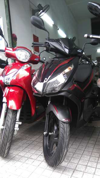 Một chiếc Honda Air Blade Black Edition 2015 qua sử dụng, được báo giá 45,5 triệu đồng.