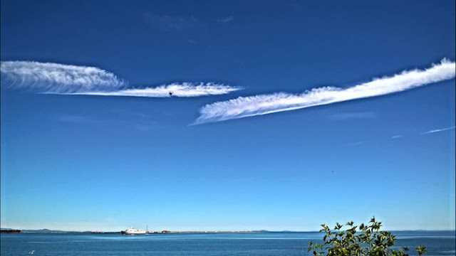 xon-xao-vat-the-la-den-si-nghi-ufo-ngu-tren-may-hinh-5