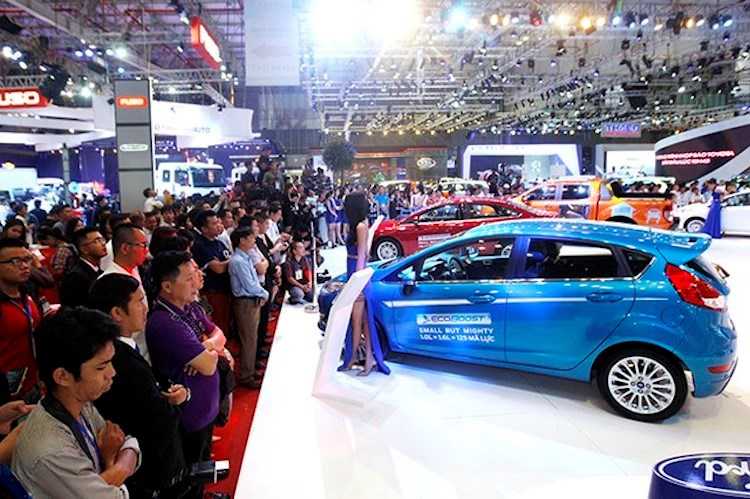 oto-co-nho-vua-giam-gia-hang-chuc-trieu-tai-vn