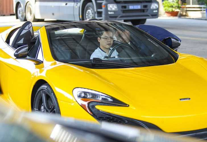 hon-1-nam-phan-thanh-dot-hon-tram-ty-cho-sieu-xe-hinh-5