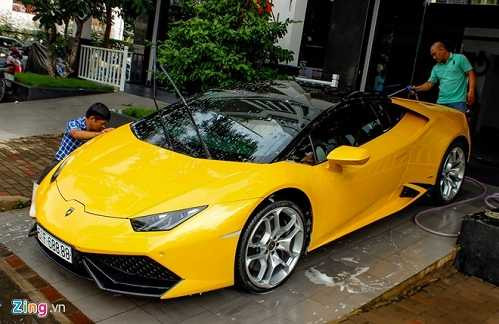 cuong-do-la-lamborgini-vang-den