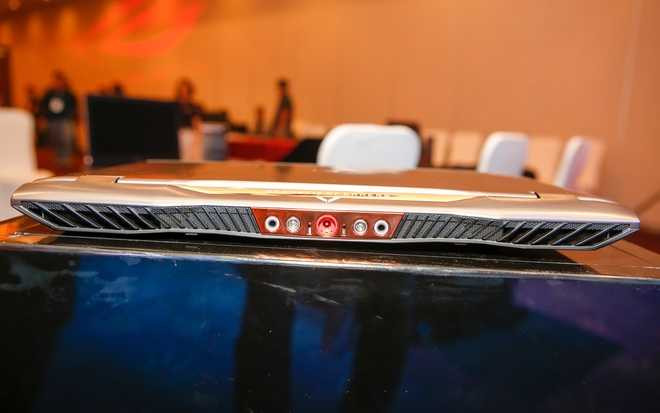 Laptop 130 triệu đồng được trang bị tản nhiệt nước