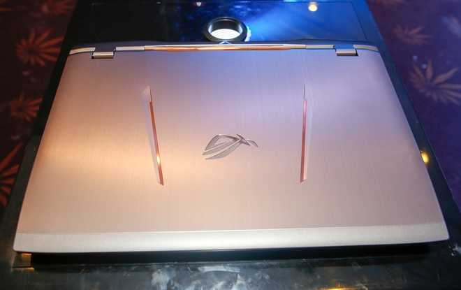 Laptop 130 triệu đồng được trang bị tản nhiệt nước