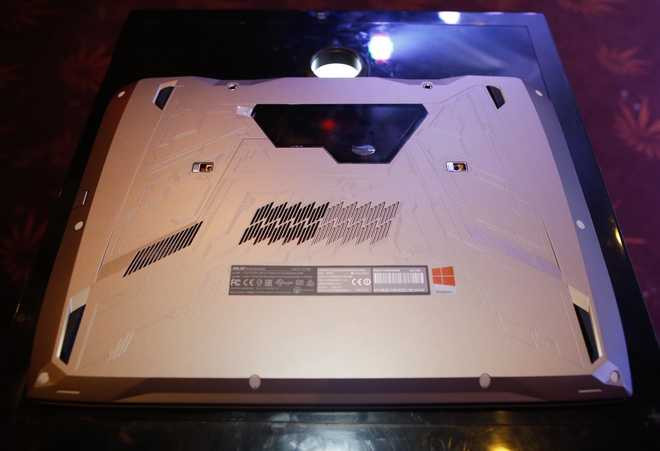 Laptop 130 triệu đồng được trang bị tản nhiệt nước